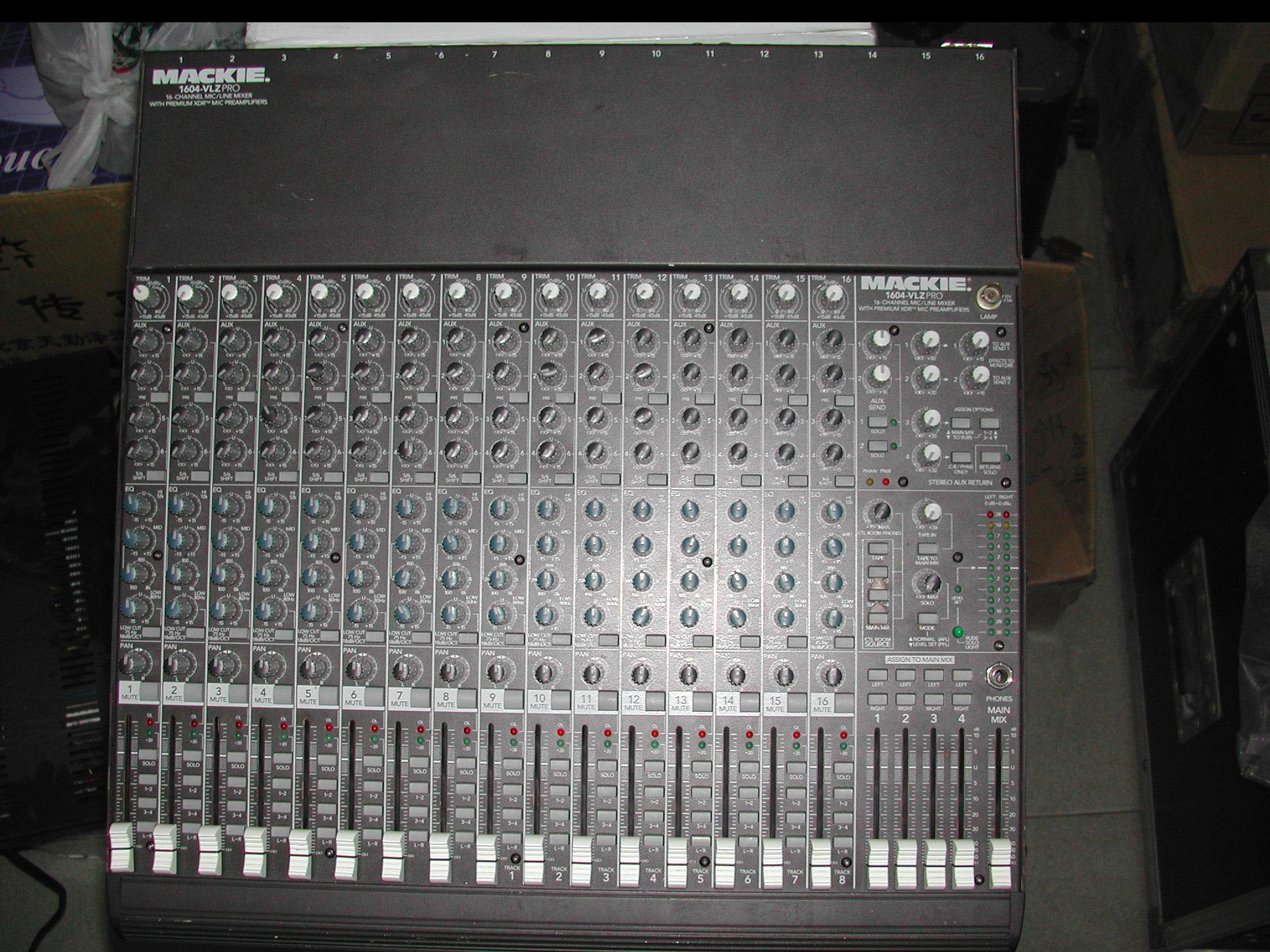 MACKIE 美琪 1604 vlz3 模拟调音台