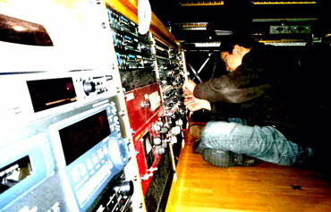 方大同录音棚工作照