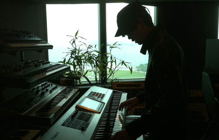 方大同录音棚工作照